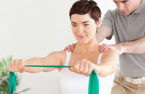 درمان کیفوز با فیزیوتراپی: قوز کمر با فیزیوتراپی قابل درمان است؟