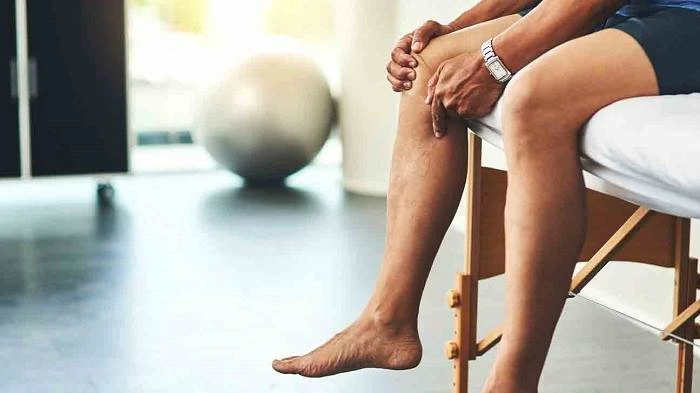 علت‌های مختلف ورم کردن زانوی پای راست و چپ