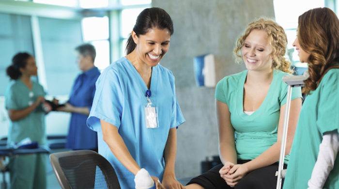 متخصص طب فیزیکی و توانبخشی کیست و چه کاری انجام می‌دهد؟