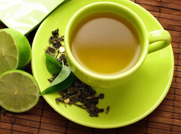 پوست صاف و موی براق با چای سبز