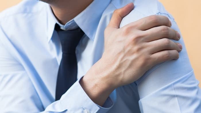 ضربه یا تروما از علل شانه درد