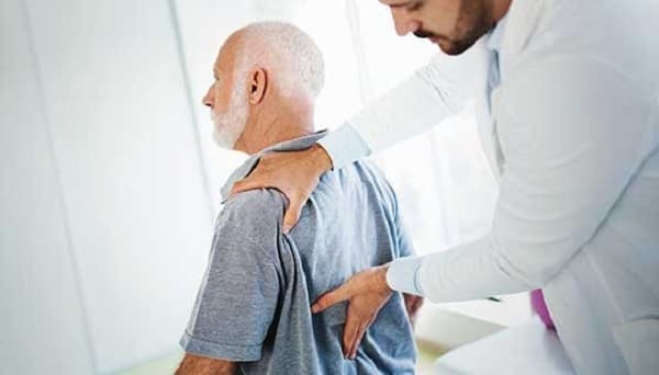 چه زمانی باید برای تشخیص دیسک کمر به پزشک مراجعه شود؟